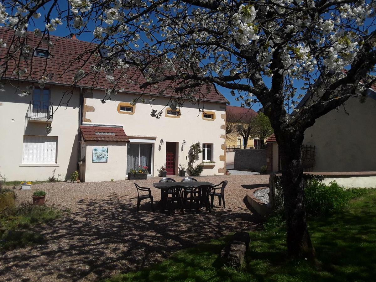 Escampette Saint-Aubin-en-Charollais Exterior foto